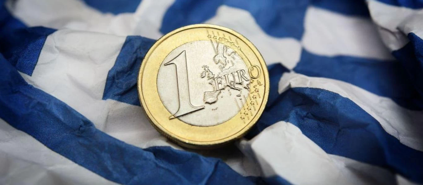 Bloomberg: «Οι προσπάθειες διάσωσης των μηχανισμών στήριξης έριξαν το οικονομικό επίπεδο της Ελλάδας»